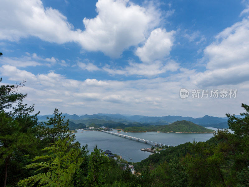 千岛湖天屿山观景台俯瞰千岛湖及千岛湖大桥