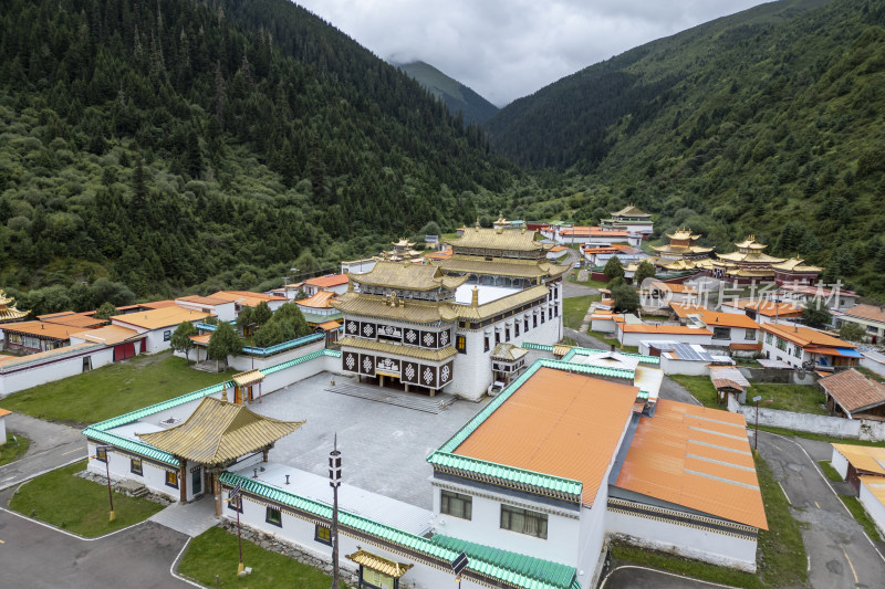 四川省阿坝州红原县康玛尔寺航拍全景