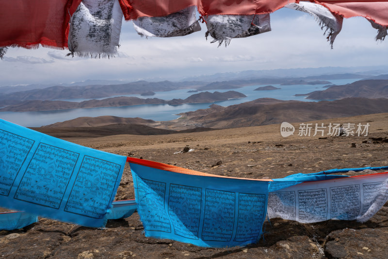 西藏山南羊卓雍措圣湖神湖蓝色藏地圣湖雪山