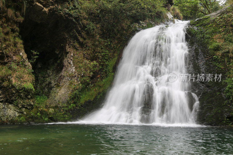 瀑布 溪流 山林