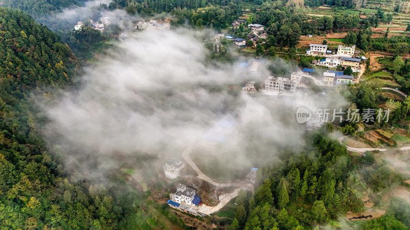 重庆酉阳：今日又见晨雾来