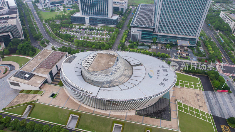 江苏宿迁图书馆大剧院地标建筑航拍图