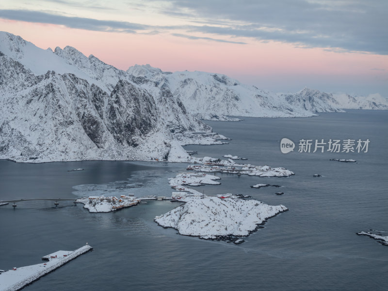 挪威罗弗敦群岛北极圈雷纳冬季雪景高空航拍