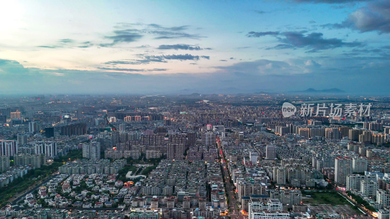 广东汕头城市夜幕降临晚霞夕阳航拍图