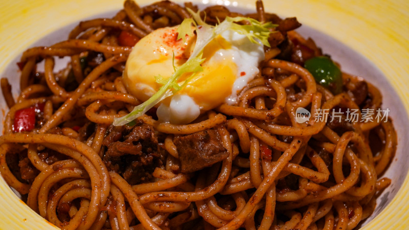 牛肉蔬菜意面特写