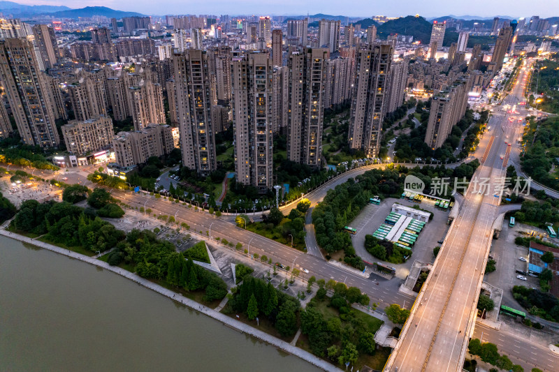 江西宜宾城市夜幕降临河流风景航拍图