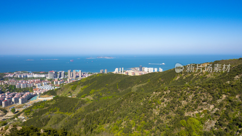 山东烟台沿海海岸线建筑群城市自然风光