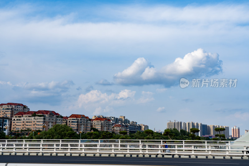 南阳滨河路路边建筑