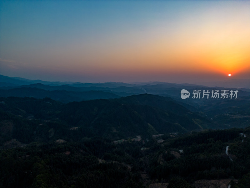 南方丘陵地貌山川风景航拍摄影图