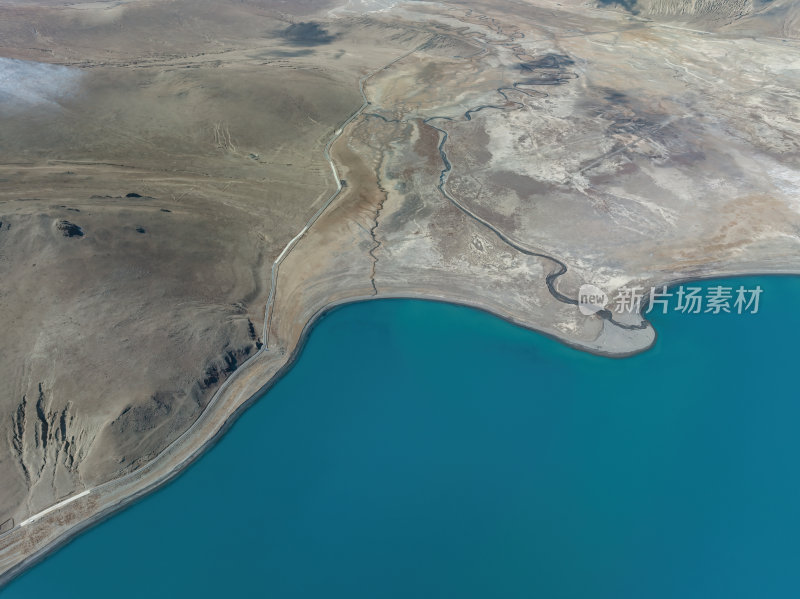 西藏山南羊卓雍措圣湖神湖蓝色高空航拍