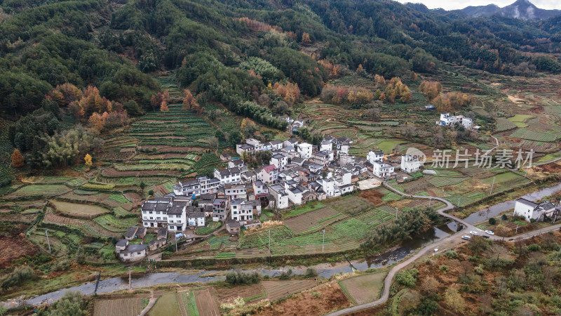 安徽呈坎村山村秋景徽派建筑群航拍