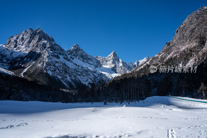 冬天川西毕棚沟雪山