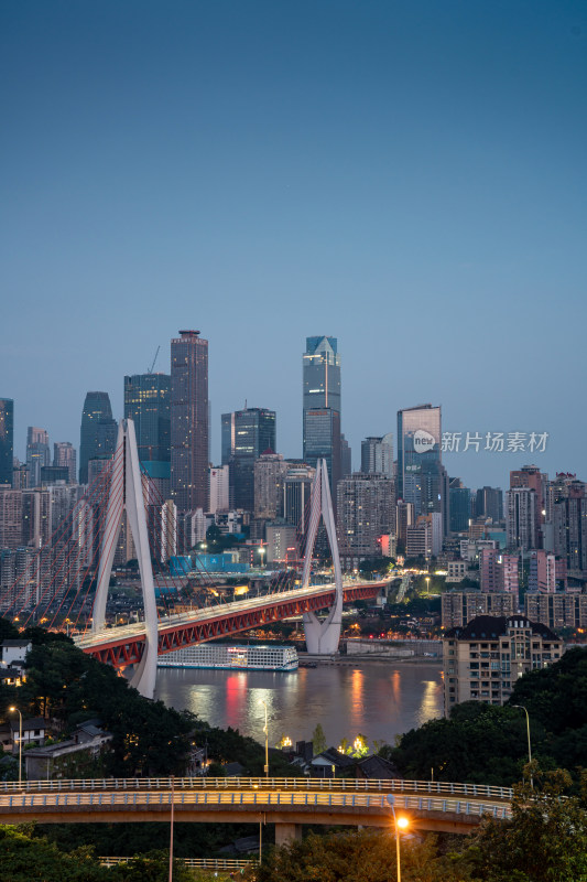 重庆东水门长江大桥日落风景