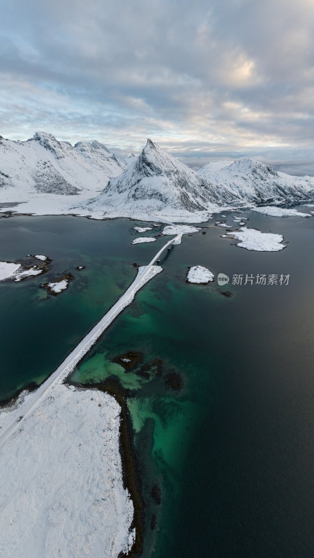 挪威罗弗敦群岛北极圈雷纳冬季雪景高空航拍