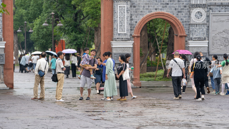 四川省宜宾市旅游度假区李庄古镇的小雨天