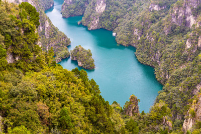 航拍峰林峡山水风光全景