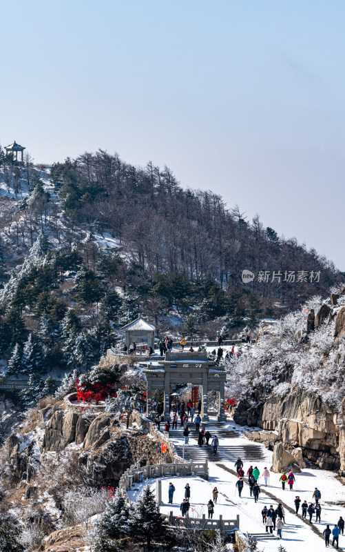 山东泰安泰山风景区雪景自然景观