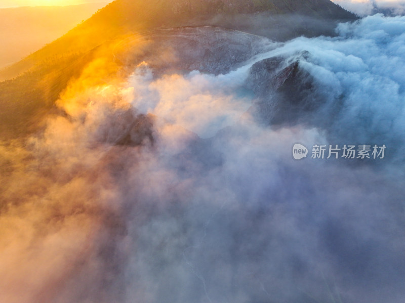 日出下的印尼伊真火山