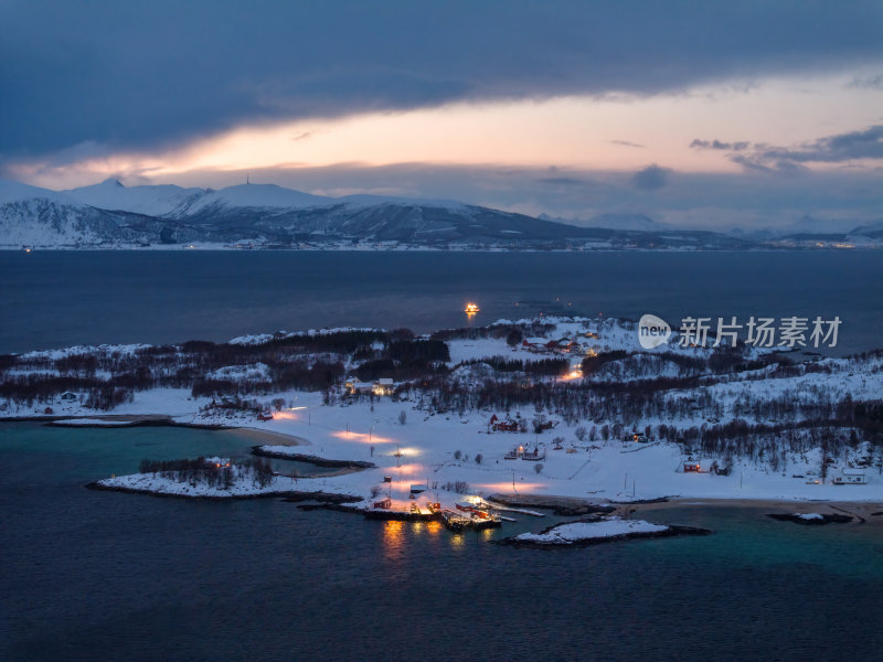 挪威罗弗敦群岛北极圈雷纳冬季雪景高空航拍