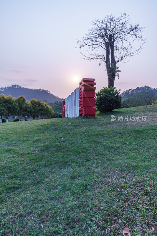 广州番禺大夫山森林公园草地雕塑