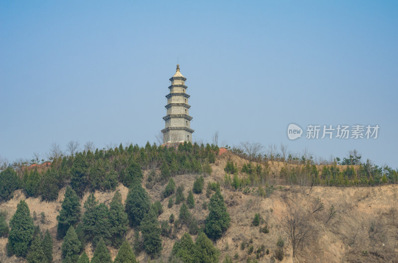 陕西黄土高原，渭南桃花源景区的佛塔