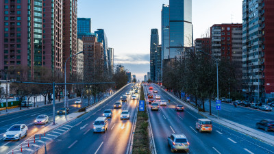 傍晚京广桥车流道路