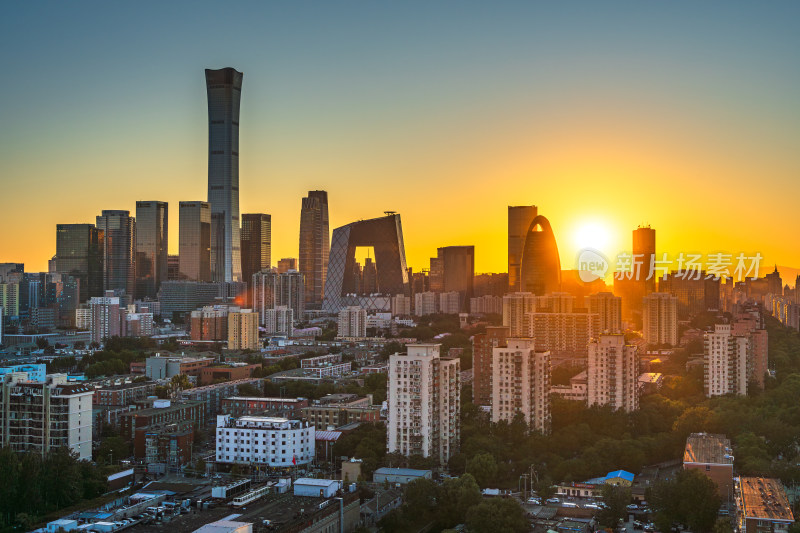 北京夕阳下的北京城市建筑群鸟瞰全景