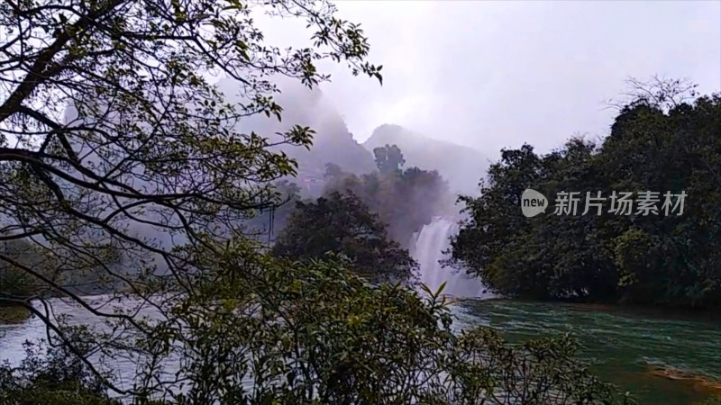 南宁山间瀑布自然风景