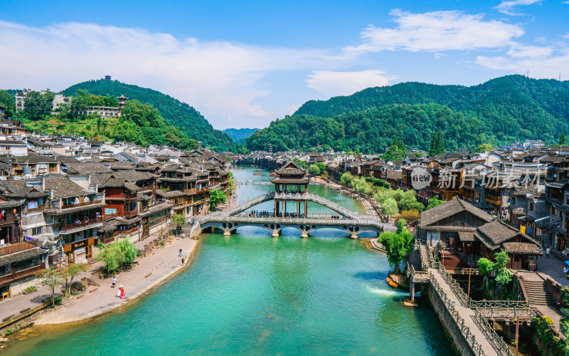 湖南湘西5A景区凤凰古城沱江雪桥风光