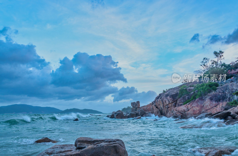 越南芽庄五指岩旅游景区海岸礁石海浪风光