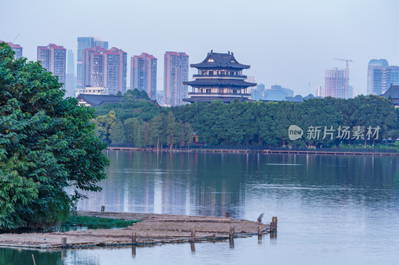 广州海珠湖公园与广州文化馆中式建筑