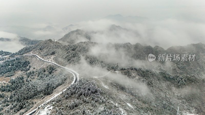 重庆酉阳：大雪纷飞赏雪忙