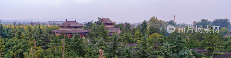 河南省洛阳市白马寺隐藏在树林中的寺院建筑