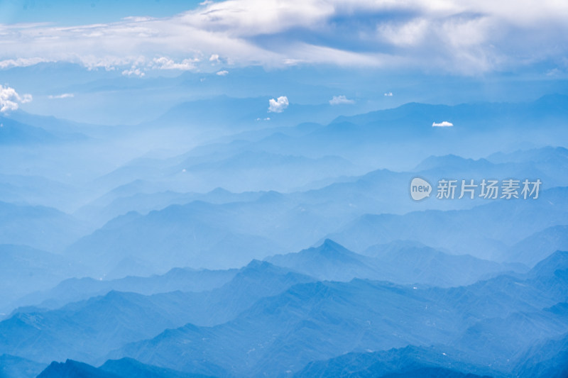 飞机上拍摄的甘南藏族自治州舟曲县的群山