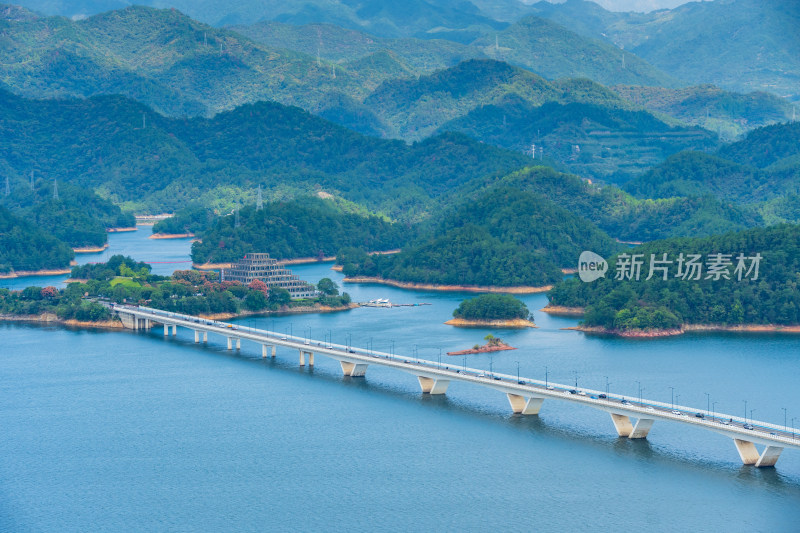 千岛湖天屿山观景台俯瞰千岛湖及千岛湖大桥