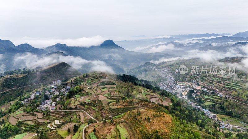 重庆酉阳：青山雾漫别样美