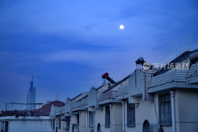 蔚蓝夜空