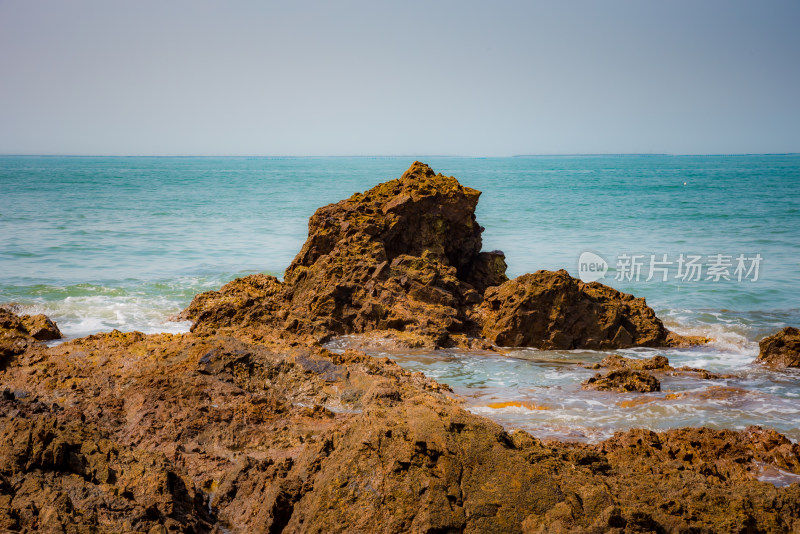 海浪礁石大海海岸线