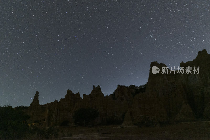 星空下的云南土林特色地貌夜景