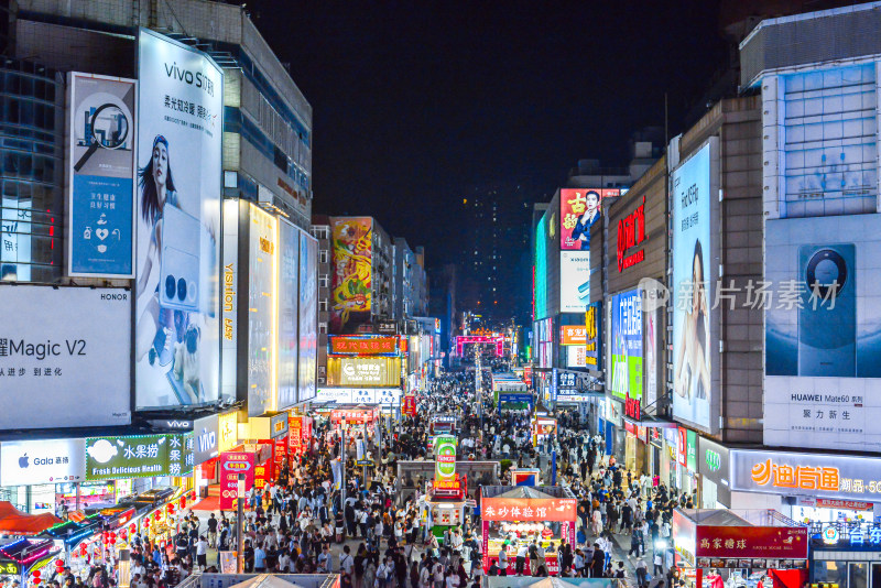 青岛台东步行街夜景夜晚延时