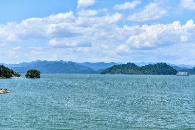 蓝天白云杭州千岛湖自然风光