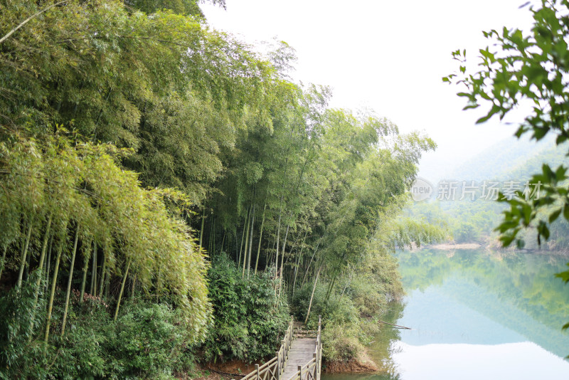 浙江湖州德清县上杨村静谧的湖光山色