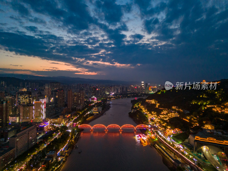 甘肃兰州中山桥晚霞夜景航拍图