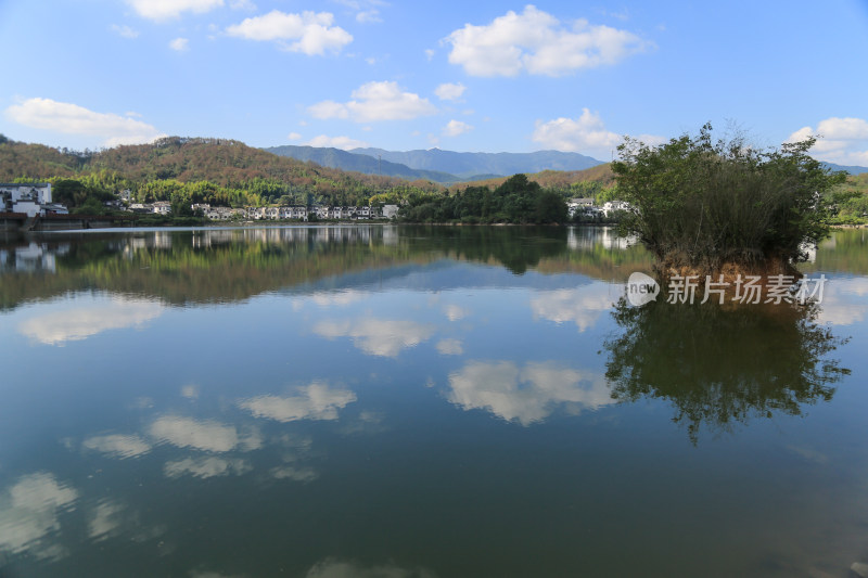 山湖 湖泊 山峦 乡村 山村