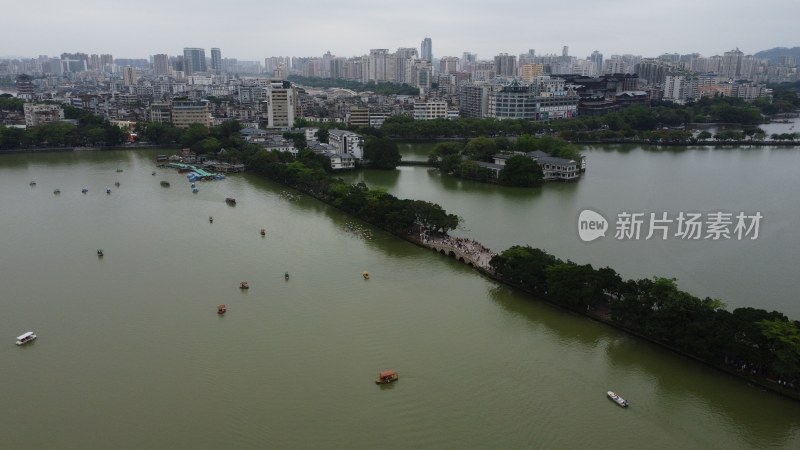 广东惠州：五一黄金周期间西湖湖上游船众多