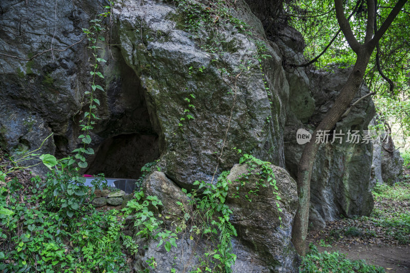 杭州凤凰山景区通明洞