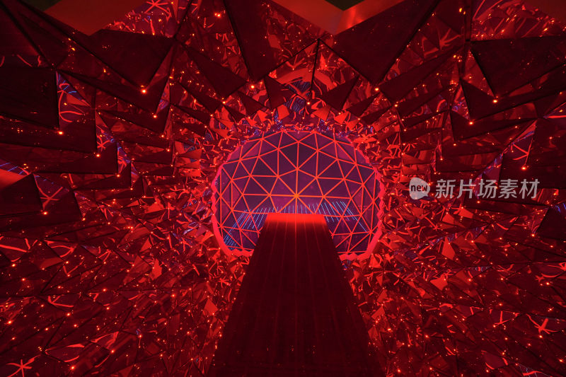 红色几何结构灯光艺术场景
