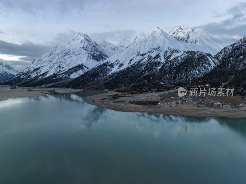 西藏昌都然乌湖来古雪山冰湖高空航拍