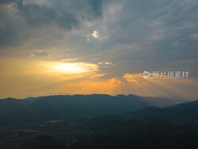 航拍山脉夕阳晚霞自然风光