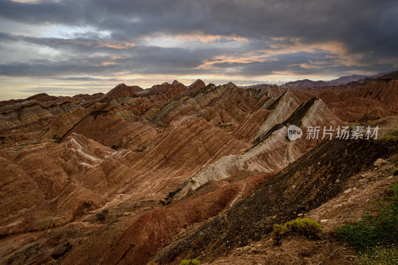 敦煌七彩丹霞全景